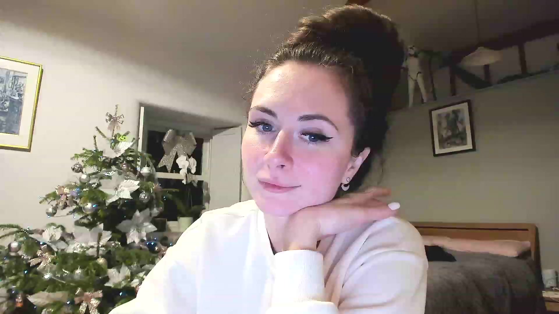 Gallery image thumbnail from Amber_Fry's myfreecams stream on, 12/27/2022, 24:30 image 10 of 20