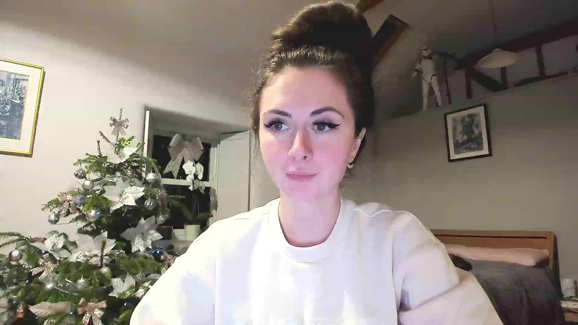 Gallery image thumbnail from Amber_Fry's myfreecams stream on, 12/27/2022, 24:30 image 2 of 20