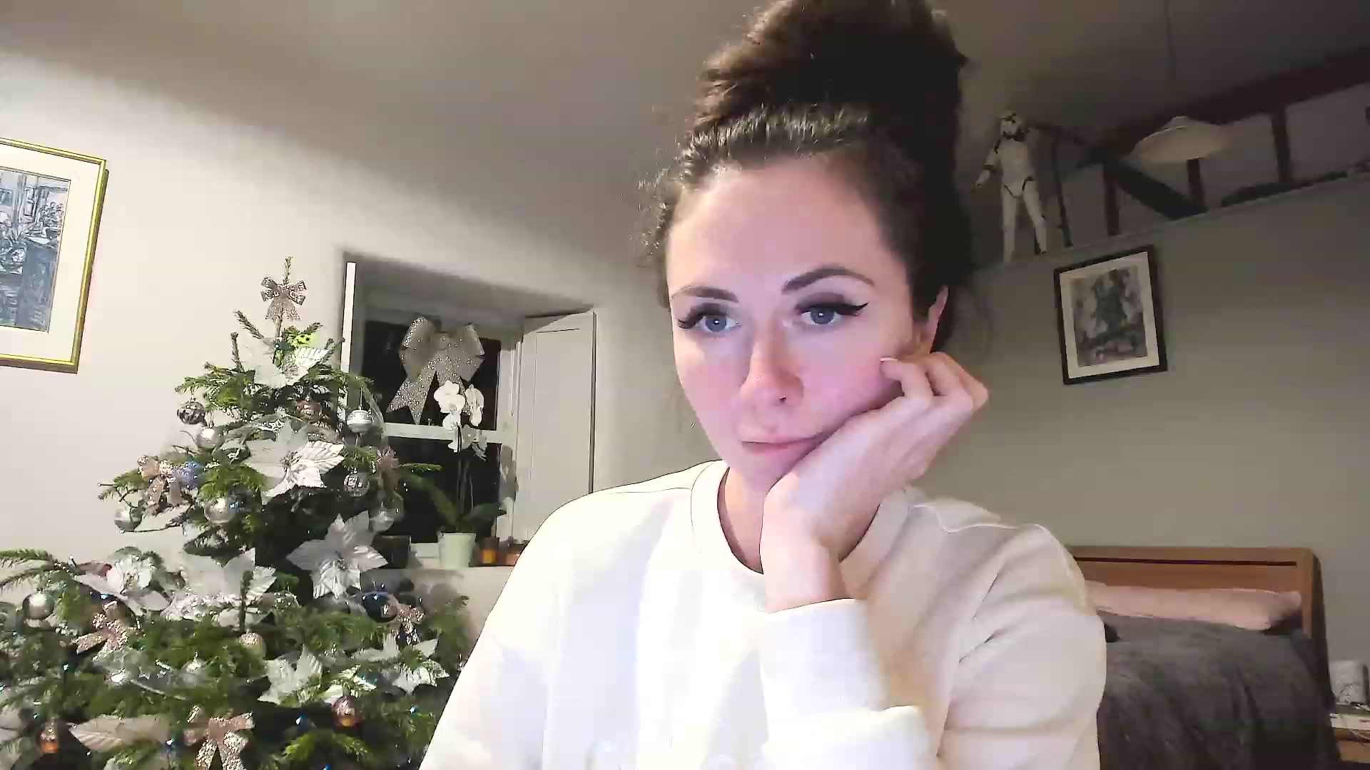 Gallery image thumbnail from Amber_Fry's myfreecams stream on, 12/27/2022, 24:30 image 14 of 20