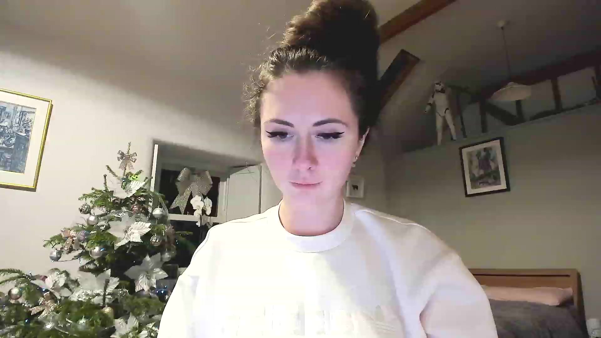 Gallery image thumbnail from Amber_Fry's myfreecams stream on, 12/27/2022, 24:30 image 18 of 20