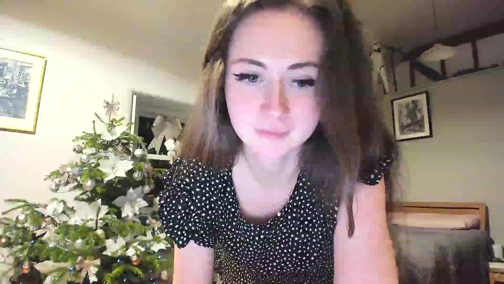 Gallery image thumbnail from Amber_Fry's myfreecams stream on, 12/27/2022, 22:33 image 9 of 20