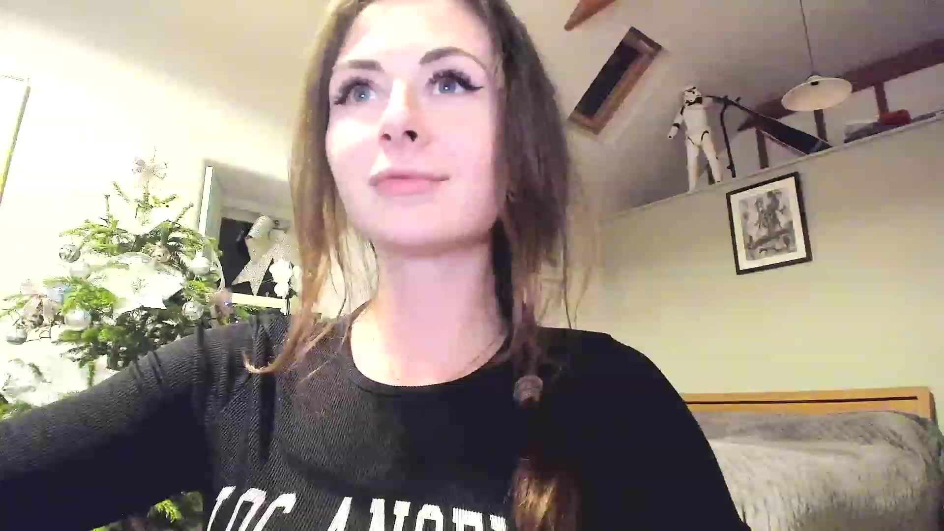 Gallery image thumbnail from Amber_Fry's myfreecams stream on, 12/28/2022, 21:31 image 14 of 20