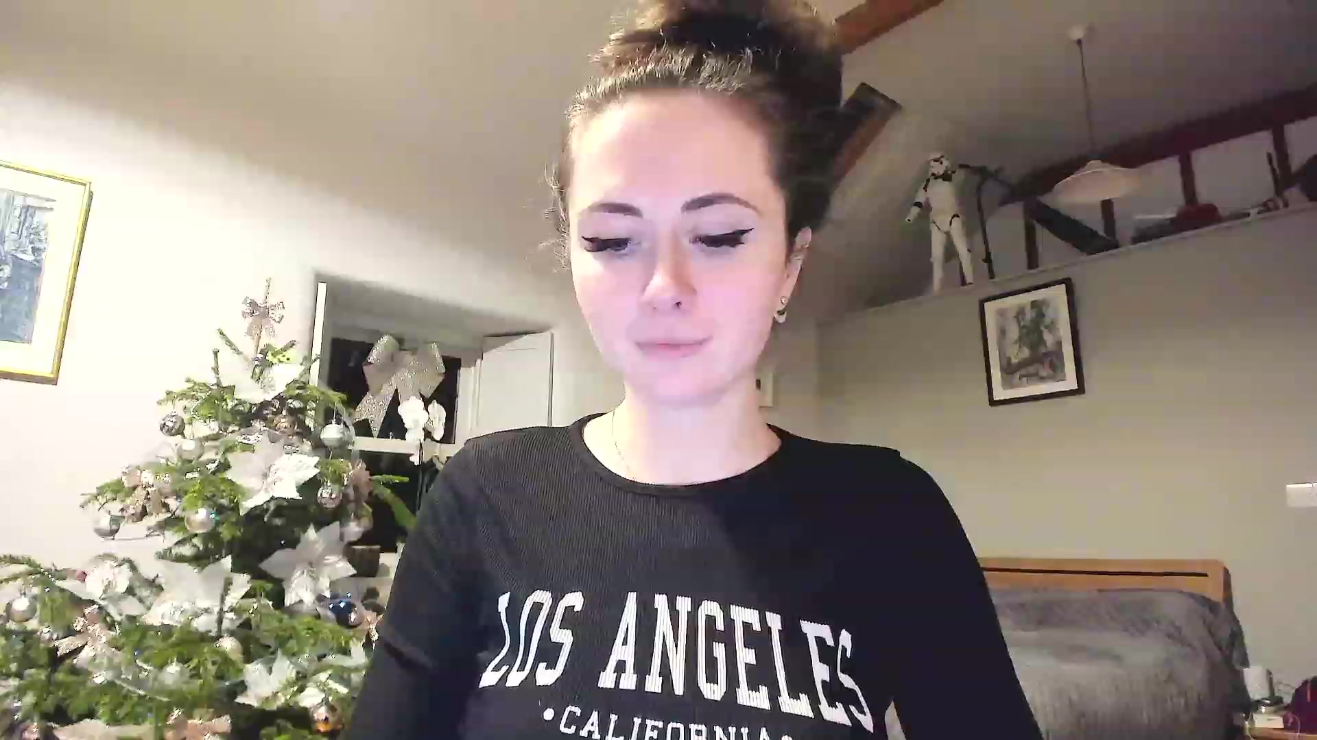 Gallery image thumbnail from Amber_Fry's myfreecams stream on, 12/29/2022, 24:08 image 18 of 20