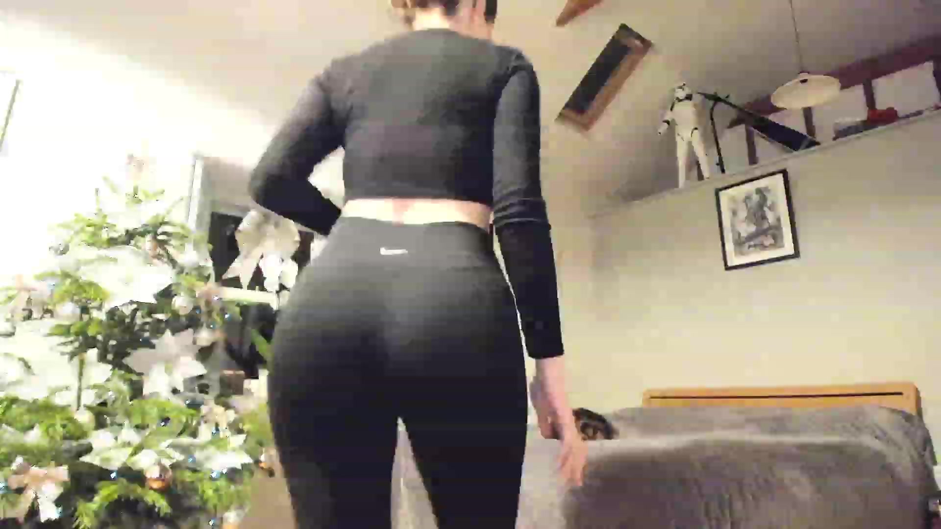 Gallery image thumbnail from Amber_Fry's myfreecams stream on, 12/29/2022, 24:08 image 4 of 20