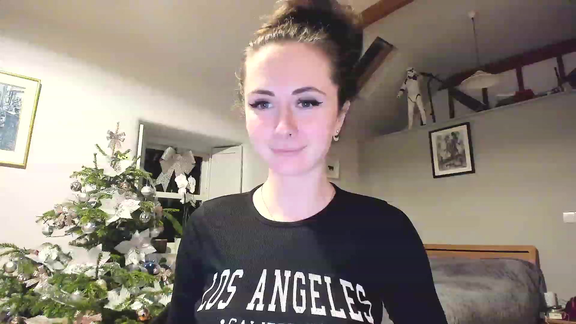 Gallery image thumbnail from Amber_Fry's myfreecams stream on, 12/29/2022, 24:08 image 19 of 20