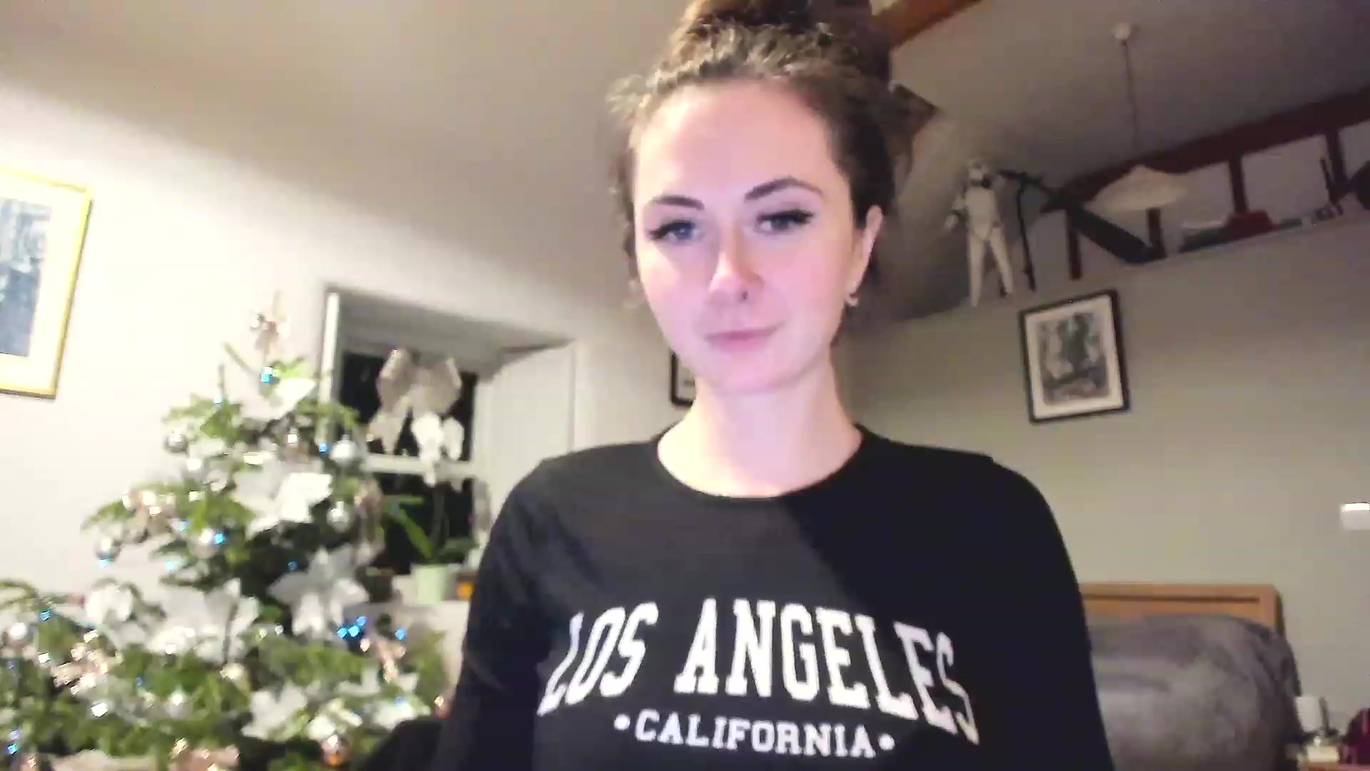 Gallery image thumbnail from Amber_Fry's myfreecams stream on, 12/29/2022, 24:08 image 12 of 20