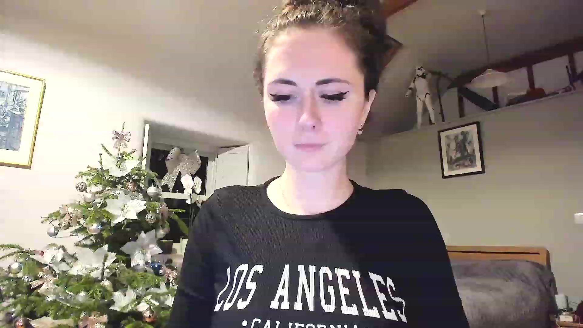 Gallery image thumbnail from Amber_Fry's myfreecams stream on, 12/29/2022, 24:08 image 1 of 20