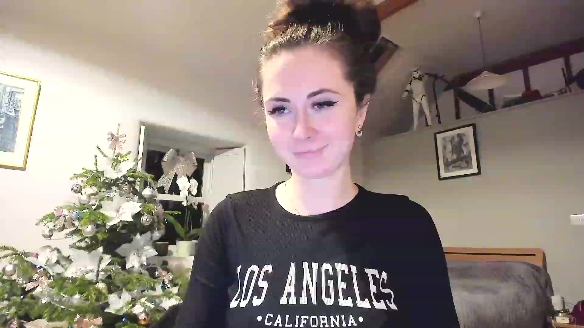 Gallery image thumbnail from Amber_Fry's myfreecams stream on, 12/29/2022, 24:08 image 15 of 20