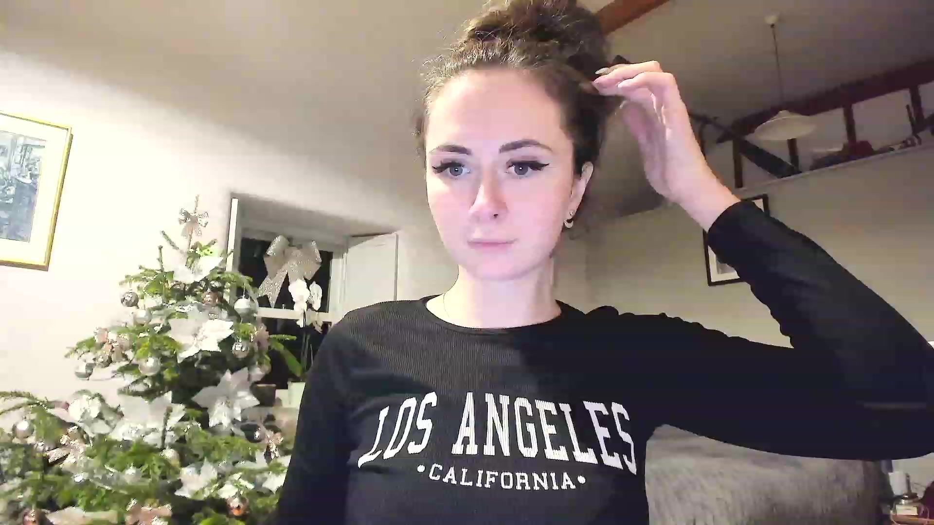 Gallery image thumbnail from Amber_Fry's myfreecams stream on, 12/29/2022, 24:08 image 3 of 20