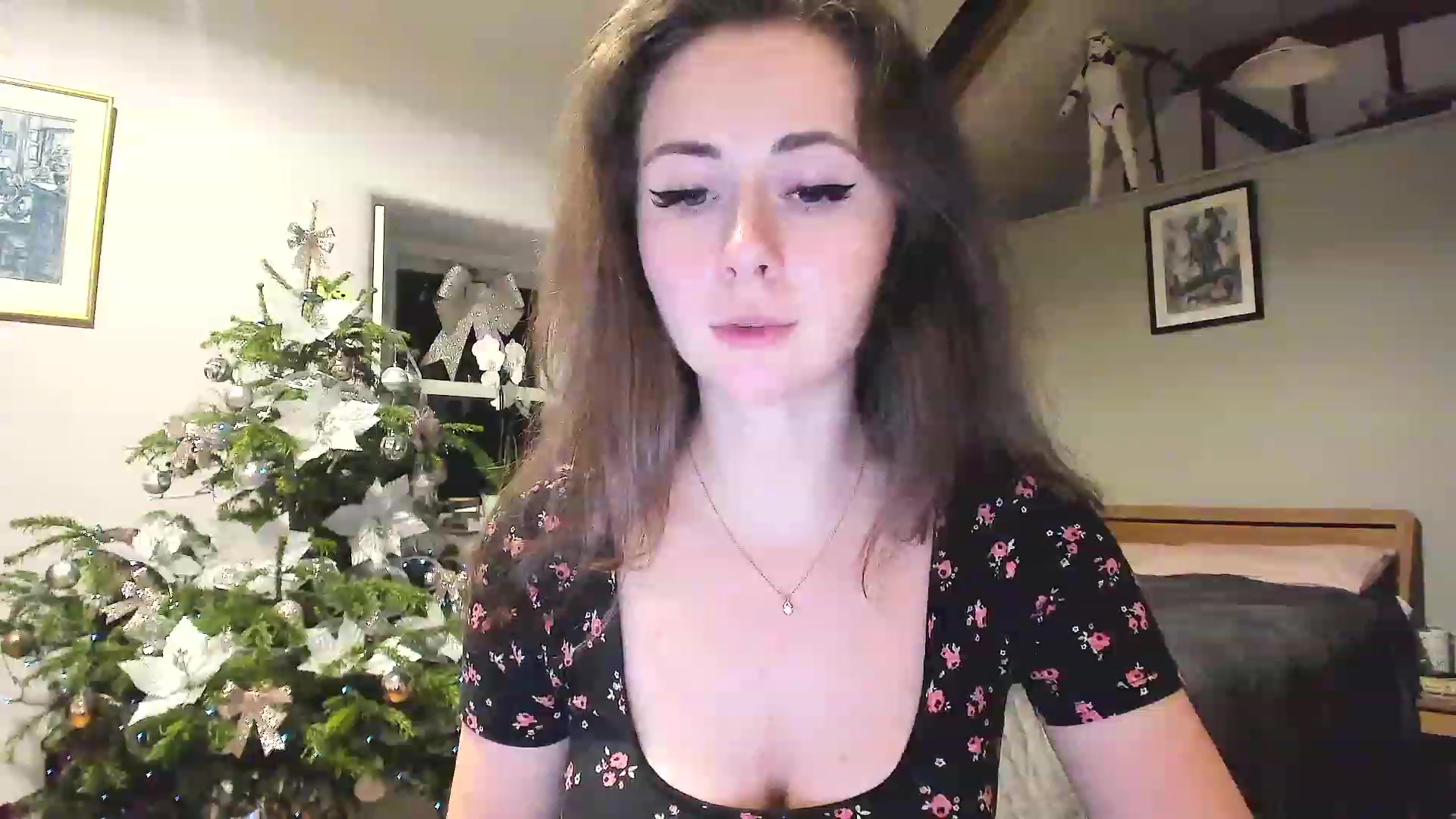 Gallery image thumbnail from Amber_Fry's myfreecams stream on, 12/31/2022, 24:03 image 18 of 20