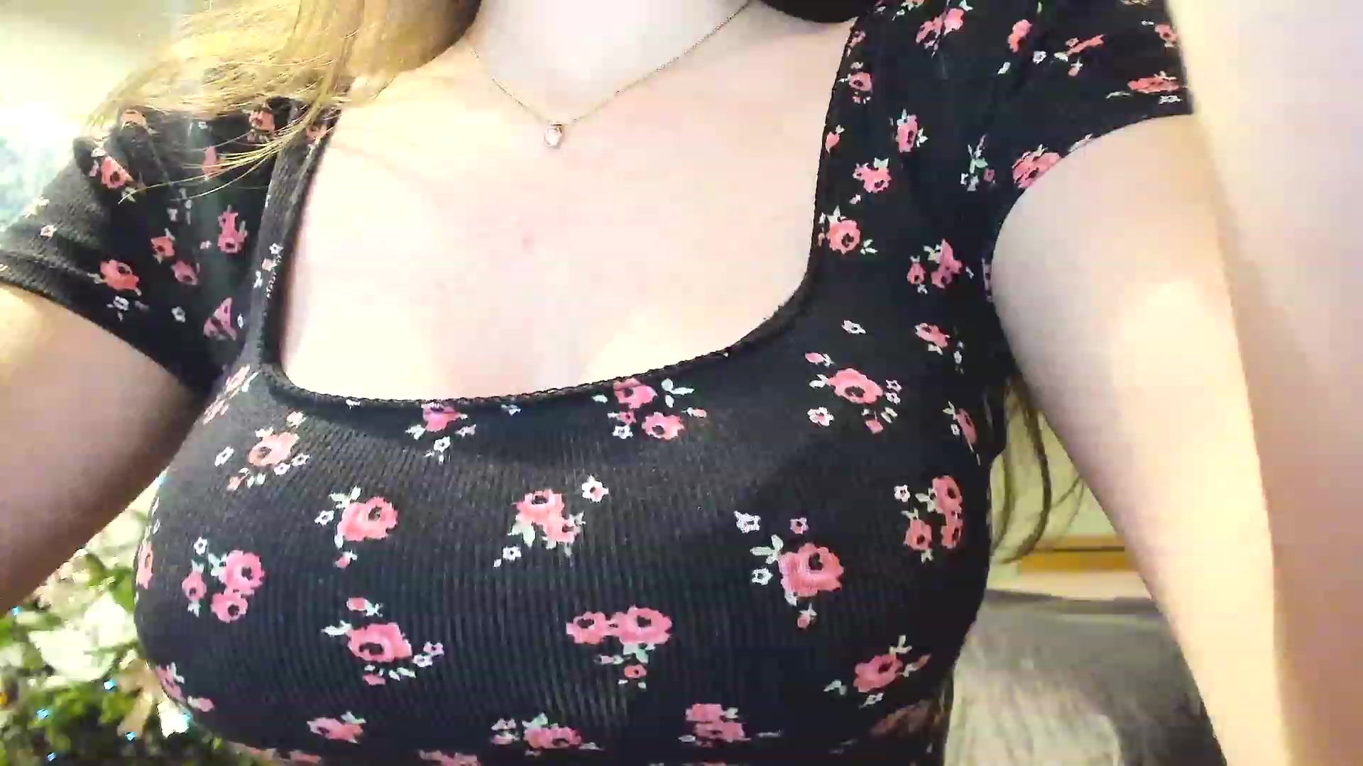 Gallery image thumbnail from Amber_Fry's myfreecams stream on, 12/31/2022, 24:03 image 17 of 20