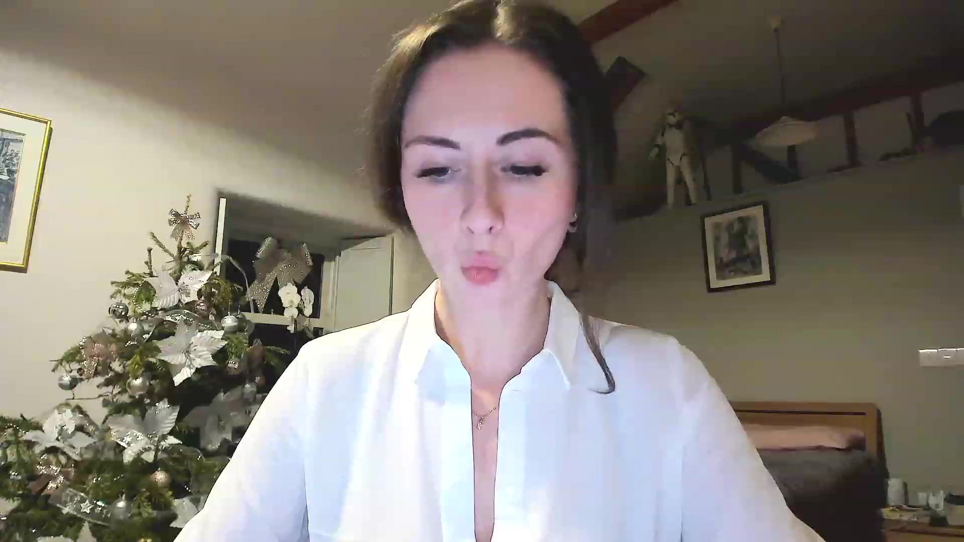 Gallery image thumbnail from Amber_Fry's myfreecams stream on, 01/08/2023, 21:35 image 4 of 20