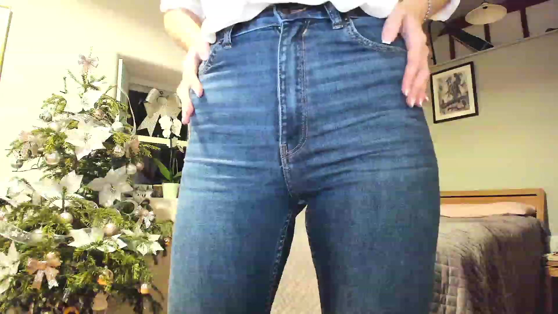 Gallery image thumbnail from Amber_Fry's myfreecams stream on, 01/08/2023, 21:35 image 9 of 20