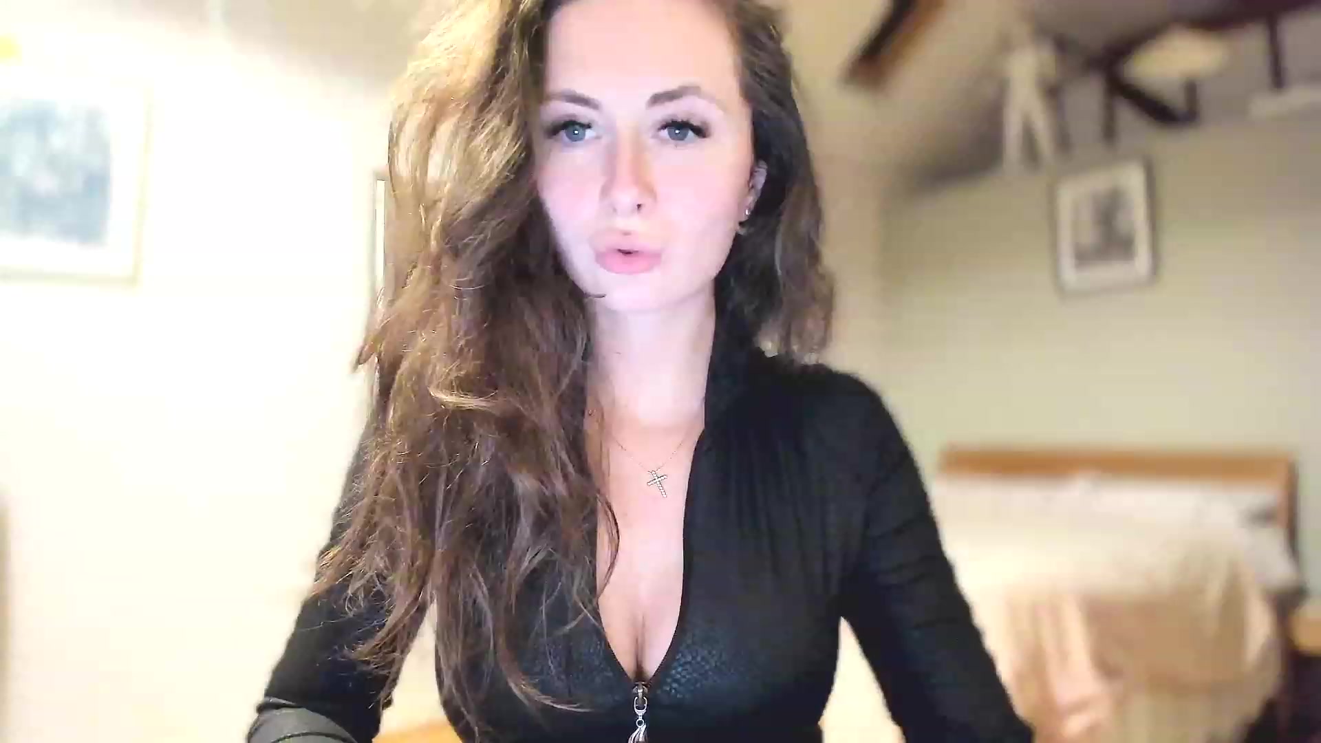 Gallery image thumbnail from Amber_Fry's myfreecams stream on, 03/08/2023, 22:34 image 1 of 20