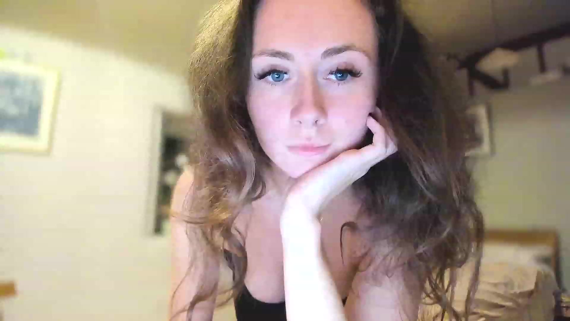 Gallery image thumbnail from Amber_Fry's myfreecams stream on, 03/16/2023, 24:40 image 13 of 20