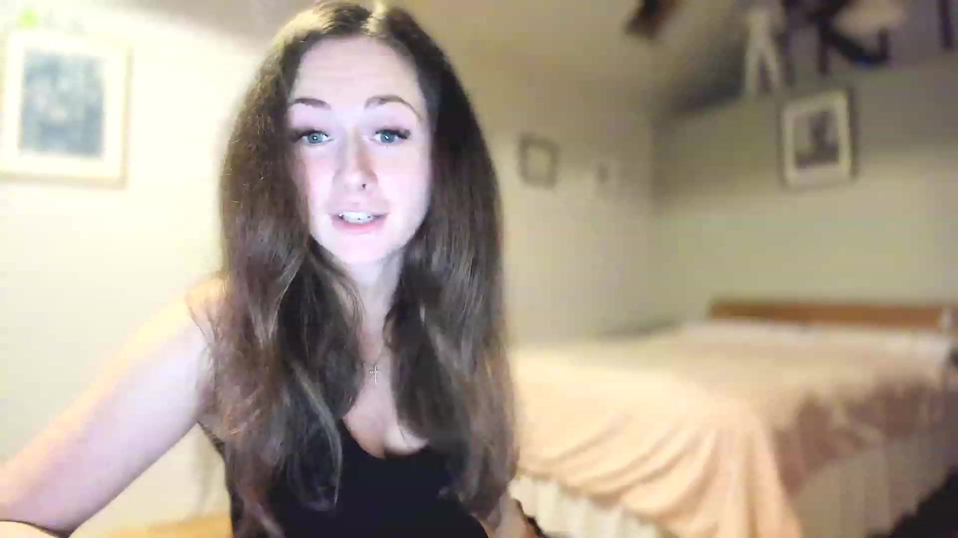 Gallery image thumbnail from Amber_Fry's myfreecams stream on, 04/05/2023, 22:50 image 1 of 20