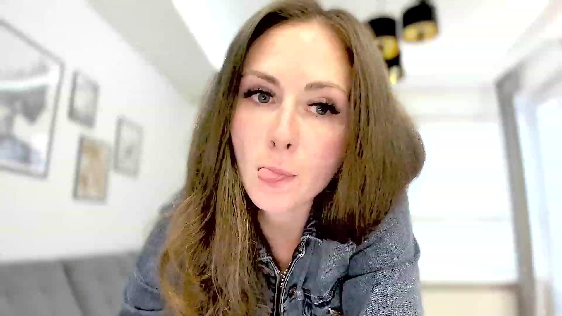 Gallery image thumbnail from Amber_Fry's myfreecams stream on, 04/22/2023, 17:55 image 9 of 20
