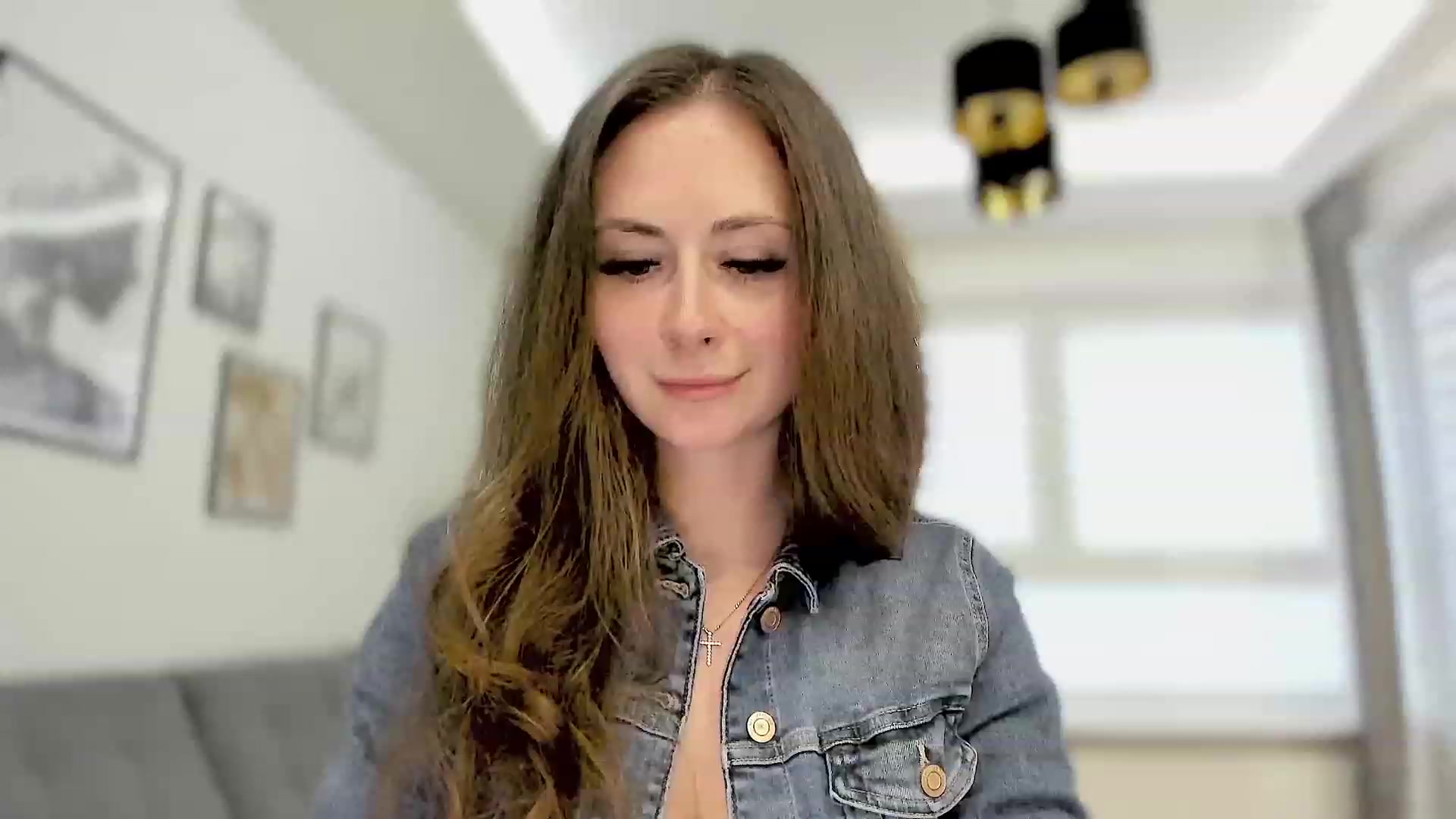 Gallery image thumbnail from Amber_Fry's myfreecams stream on, 04/22/2023, 17:55 image 12 of 20