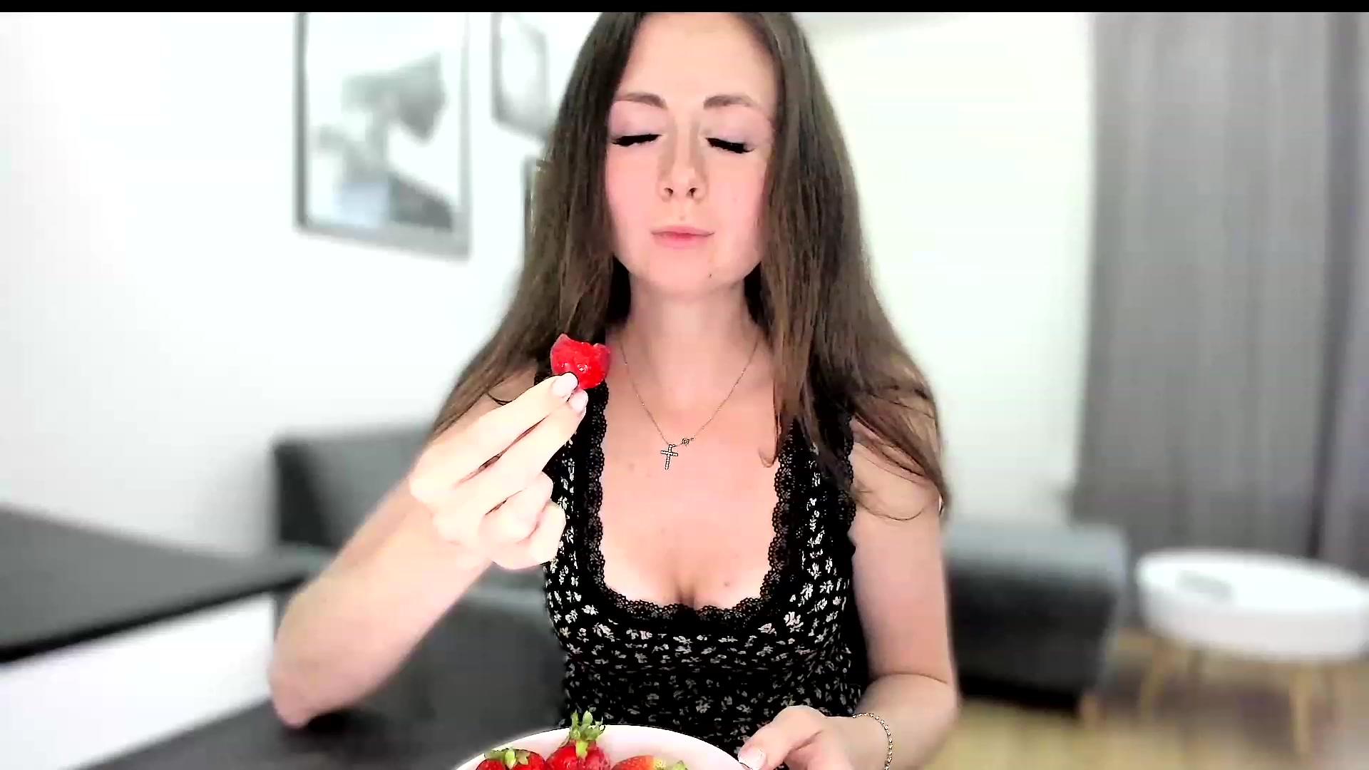 Gallery image thumbnail from Amber_Fry's myfreecams stream on, 06/05/2023, 19:00 image 14 of 20