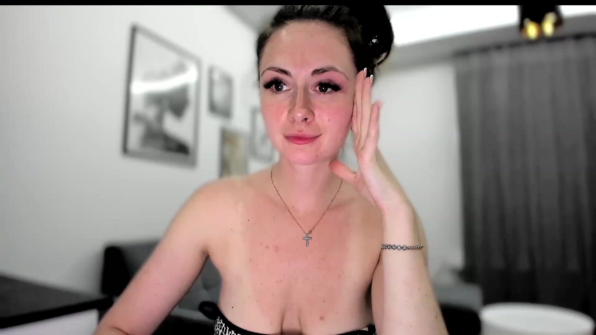Gallery image thumbnail from Amber_Fry's myfreecams stream on, 06/07/2023, 19:40 image 7 of 20