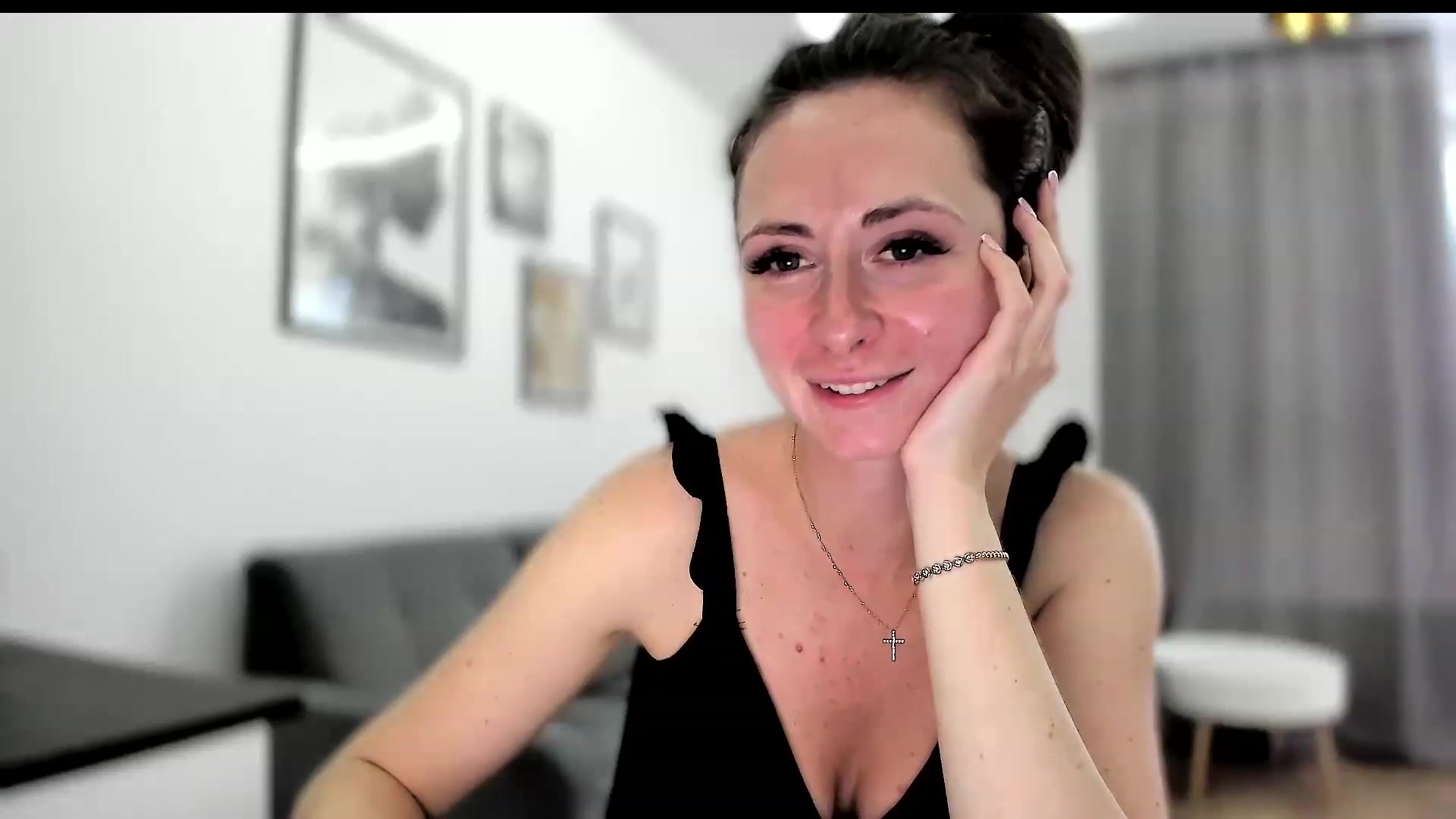 Gallery image thumbnail from Amber_Fry's myfreecams stream on, 06/09/2023, 18:23 image 17 of 20