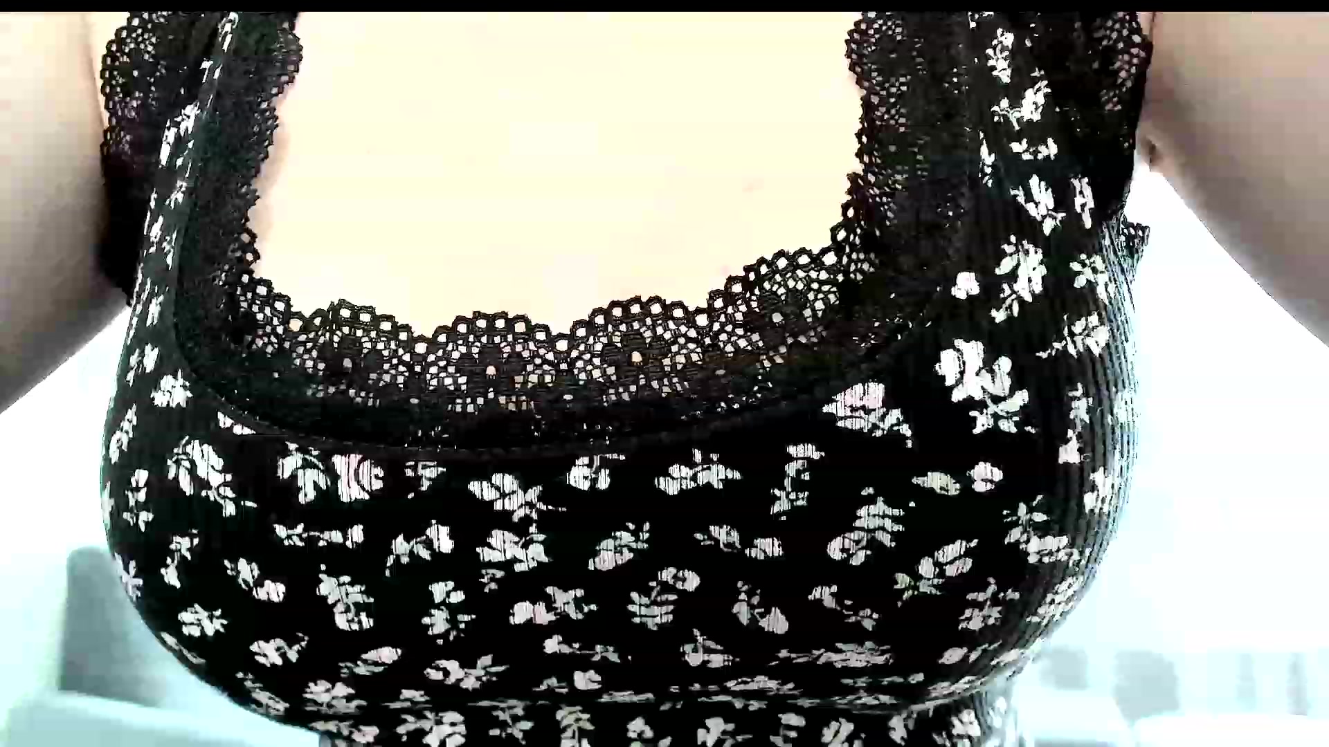 Gallery image thumbnail from Amber_Fry's myfreecams stream on, 06/15/2023, 15:08 image 7 of 20