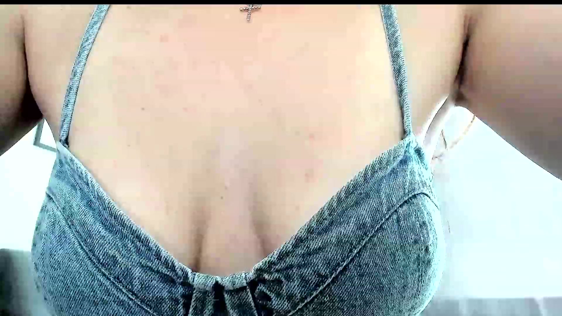 Gallery image thumbnail from Amber_Fry's myfreecams stream on, 06/19/2023, 13:46 image 15 of 20