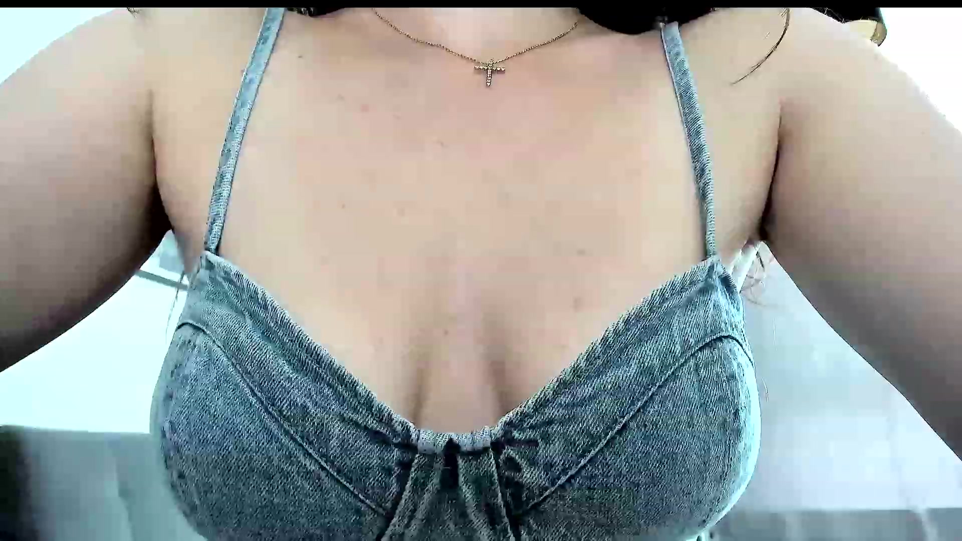 Gallery image thumbnail from Amber_Fry's myfreecams stream on, 06/19/2023, 13:46 image 17 of 20