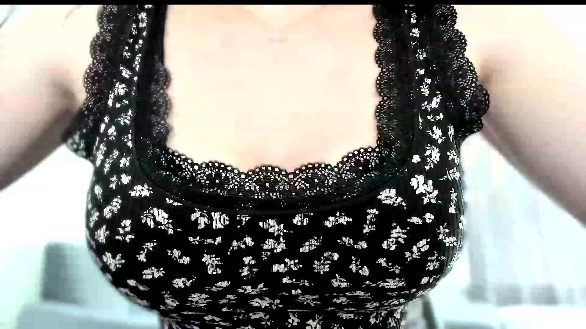 Gallery image thumbnail from Amber_Fry's myfreecams stream on, 06/21/2023, 10:37 image 3 of 20