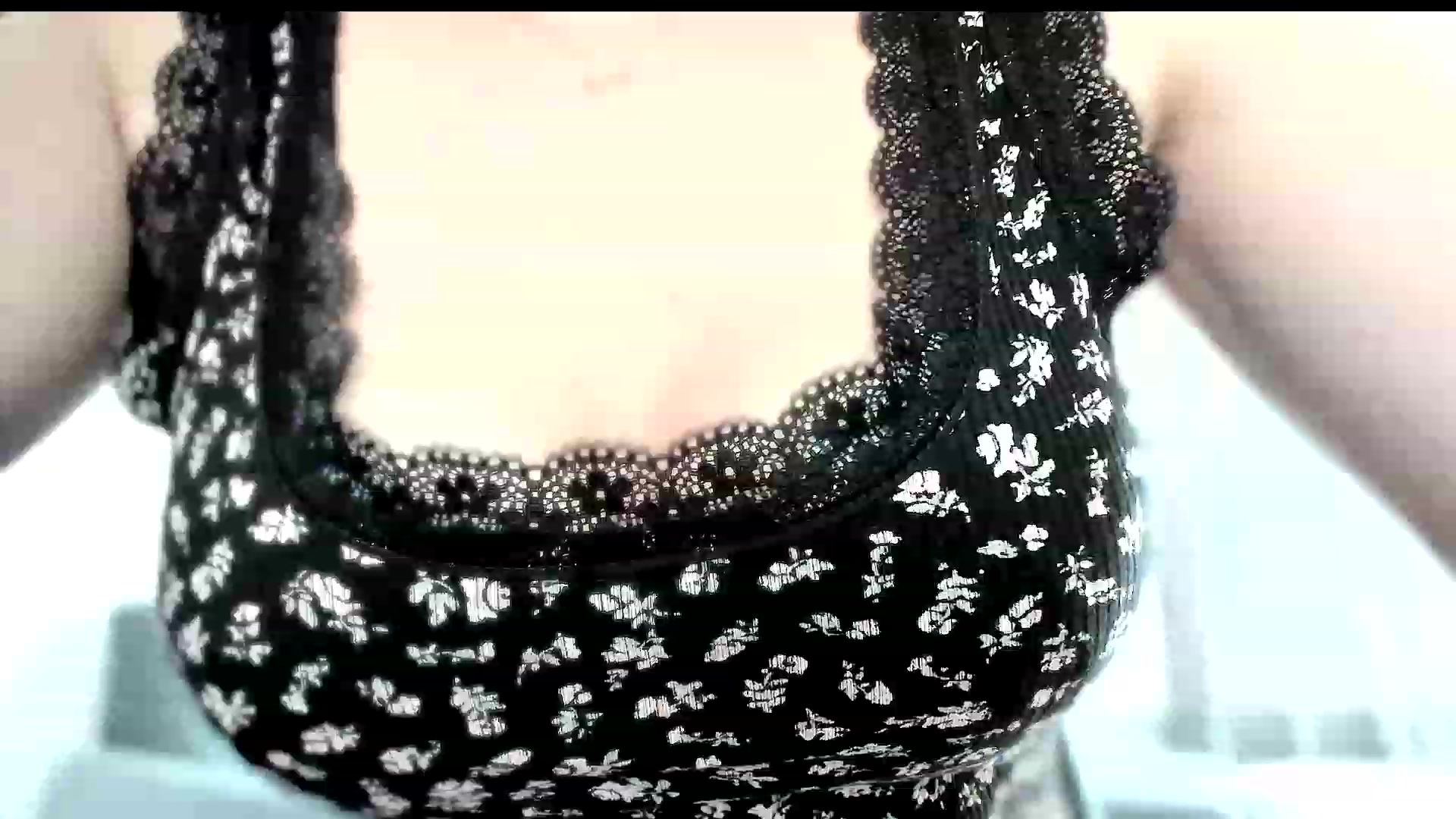 Gallery image thumbnail from Amber_Fry's myfreecams stream on, 06/21/2023, 10:37 image 1 of 20