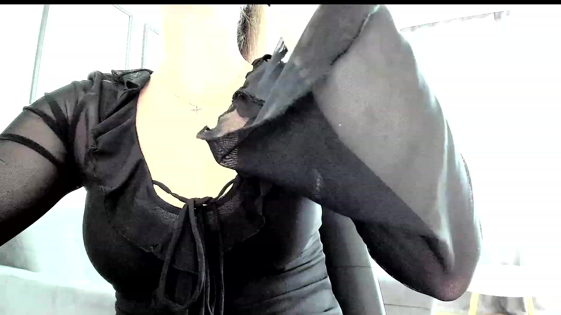 Gallery image thumbnail from Amber_Fry's myfreecams stream on, 06/28/2023, 16:38 image 2 of 20