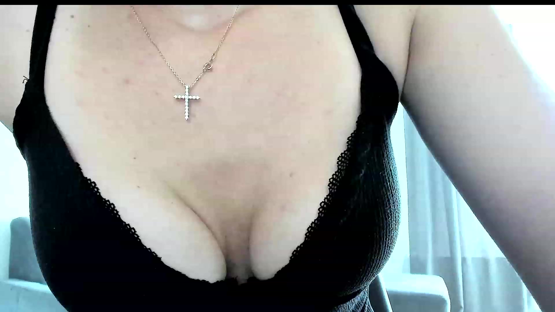 Gallery image thumbnail from Amber_Fry's myfreecams stream on, 08/04/2023, 13:48 image 18 of 20