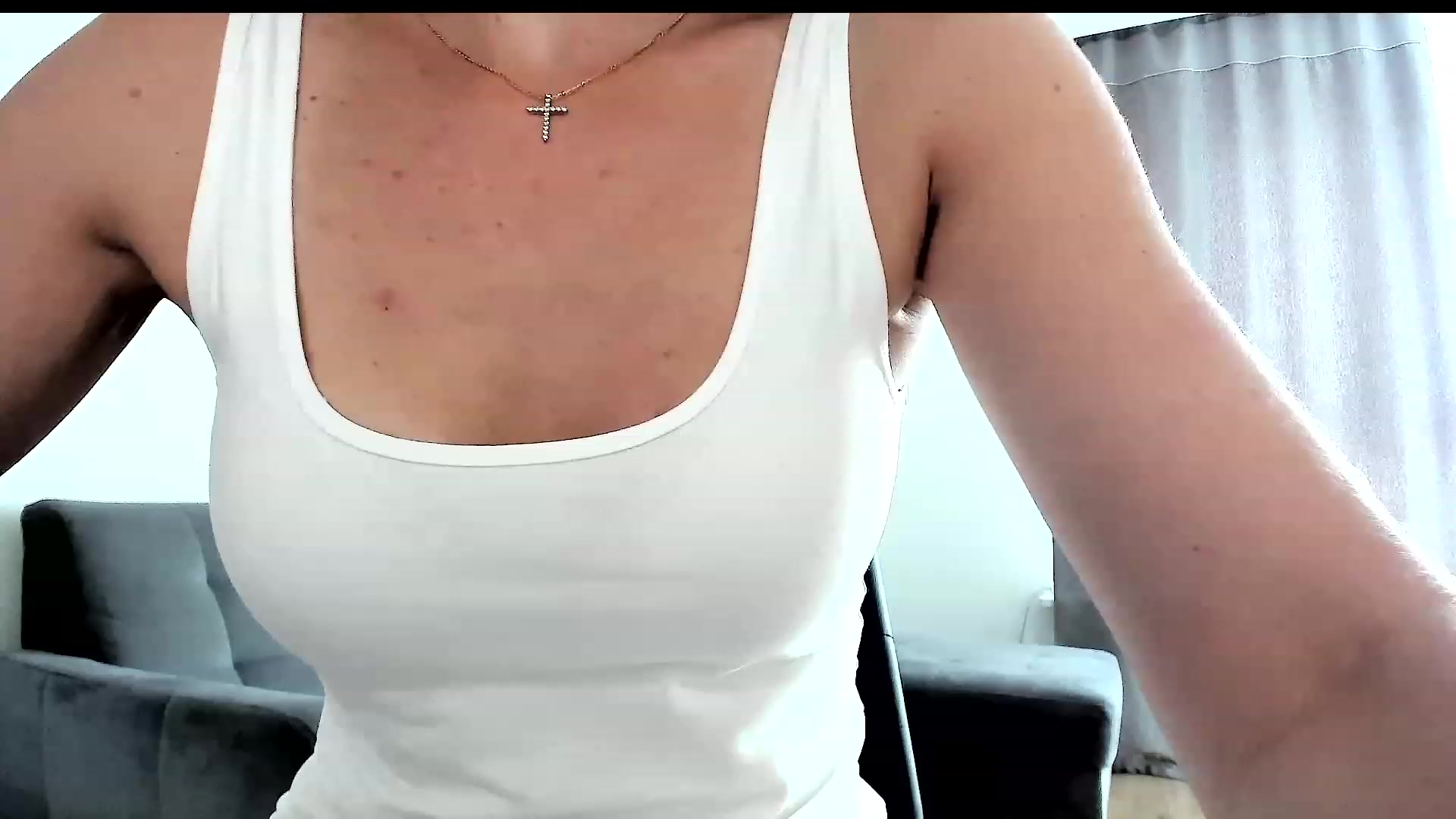 Gallery image thumbnail from Amber_Fry's myfreecams stream on, 08/08/2023, 12:32 image 10 of 20