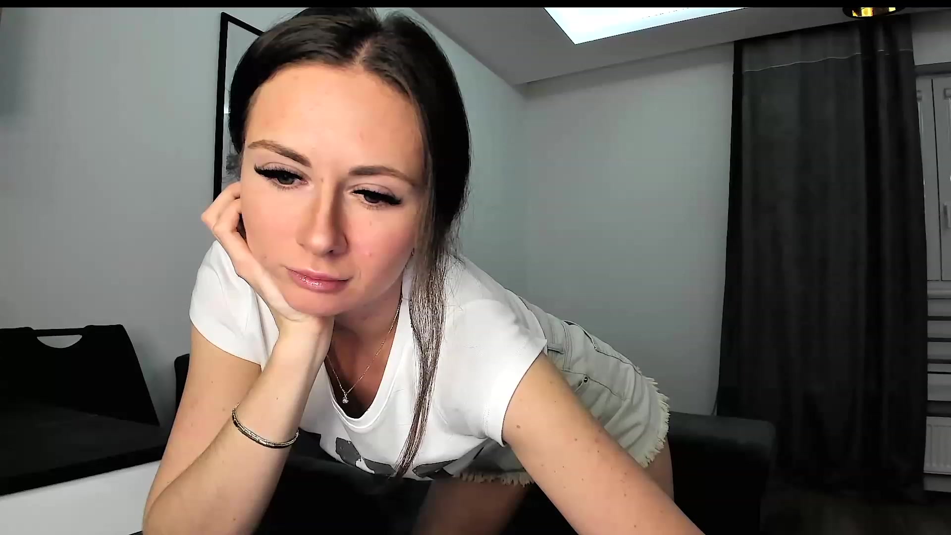 Gallery image thumbnail from Amber_Fry's myfreecams stream on, 11/15/2023, 15:56 image 7 of 20