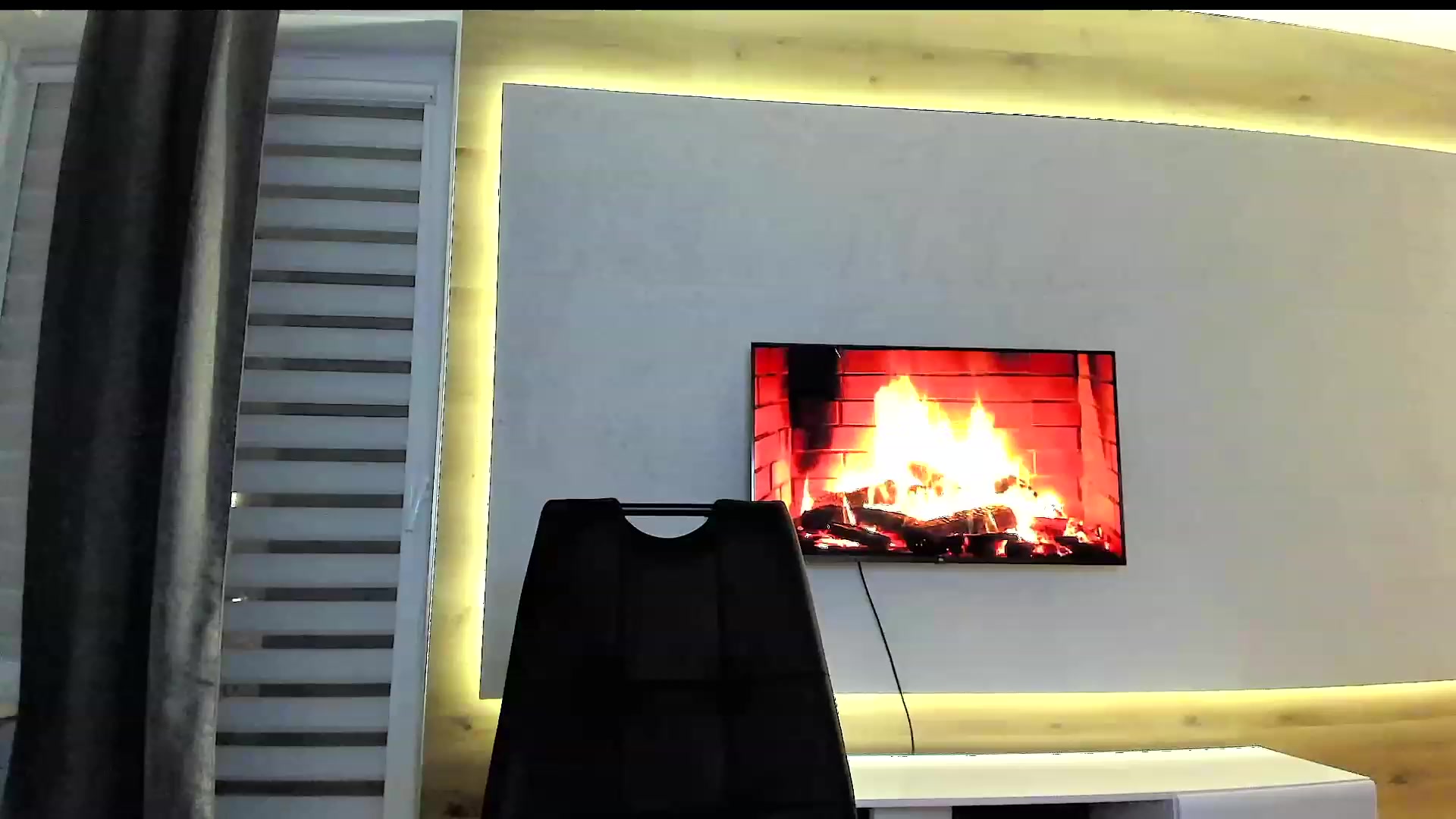Gallery image thumbnail from Amber_Fry's myfreecams stream on, 11/16/2023, 16:05 image 13 of 20