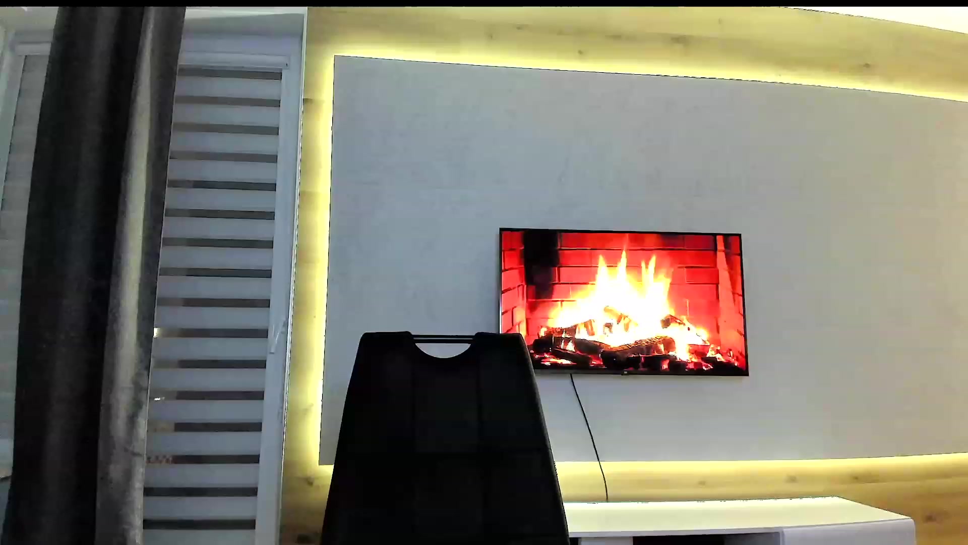 Gallery image thumbnail from Amber_Fry's myfreecams stream on, 11/16/2023, 16:05 image 12 of 20