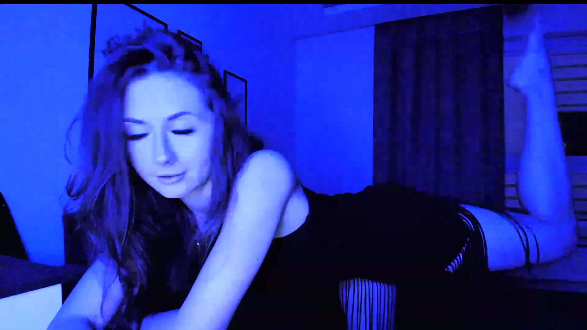 Gallery image thumbnail from Amber_Fry's myfreecams stream on, 11/24/2023, 20:10 image 13 of 20