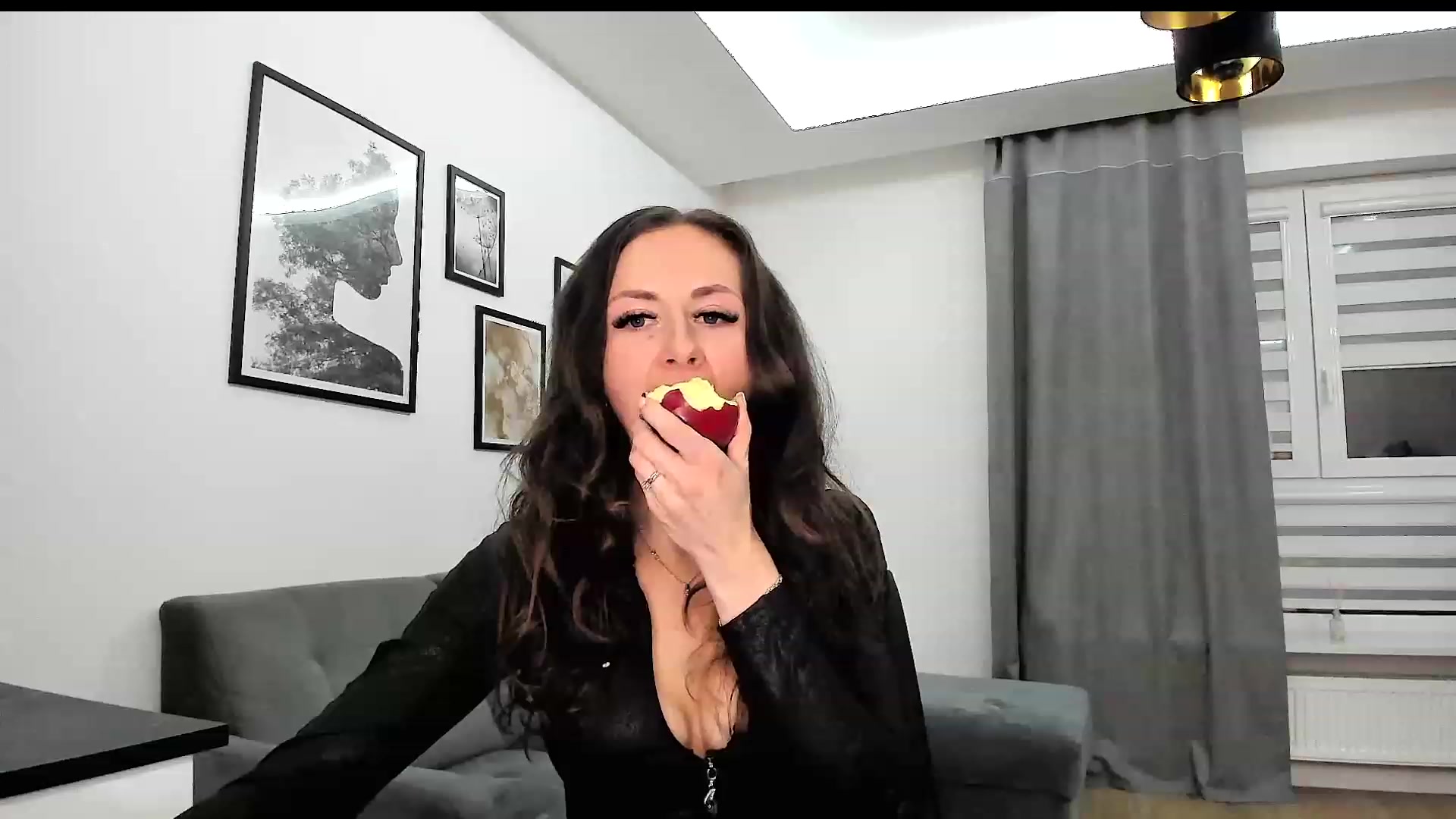 Gallery image thumbnail from Amber_Fry's myfreecams stream on, 12/09/2023, 17:06 image 16 of 20