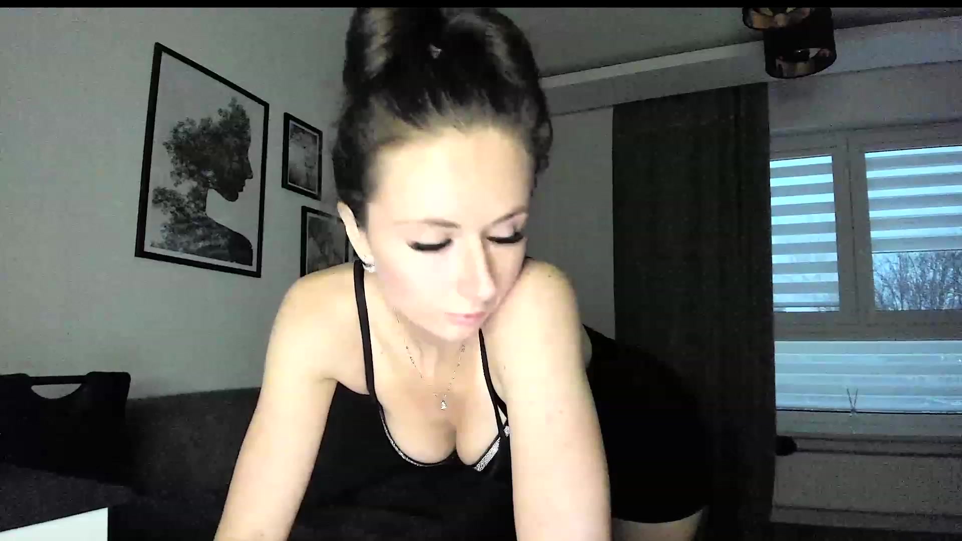 Gallery image thumbnail from Amber_Fry's myfreecams stream on, 12/10/2023, 14:58 image 15 of 20