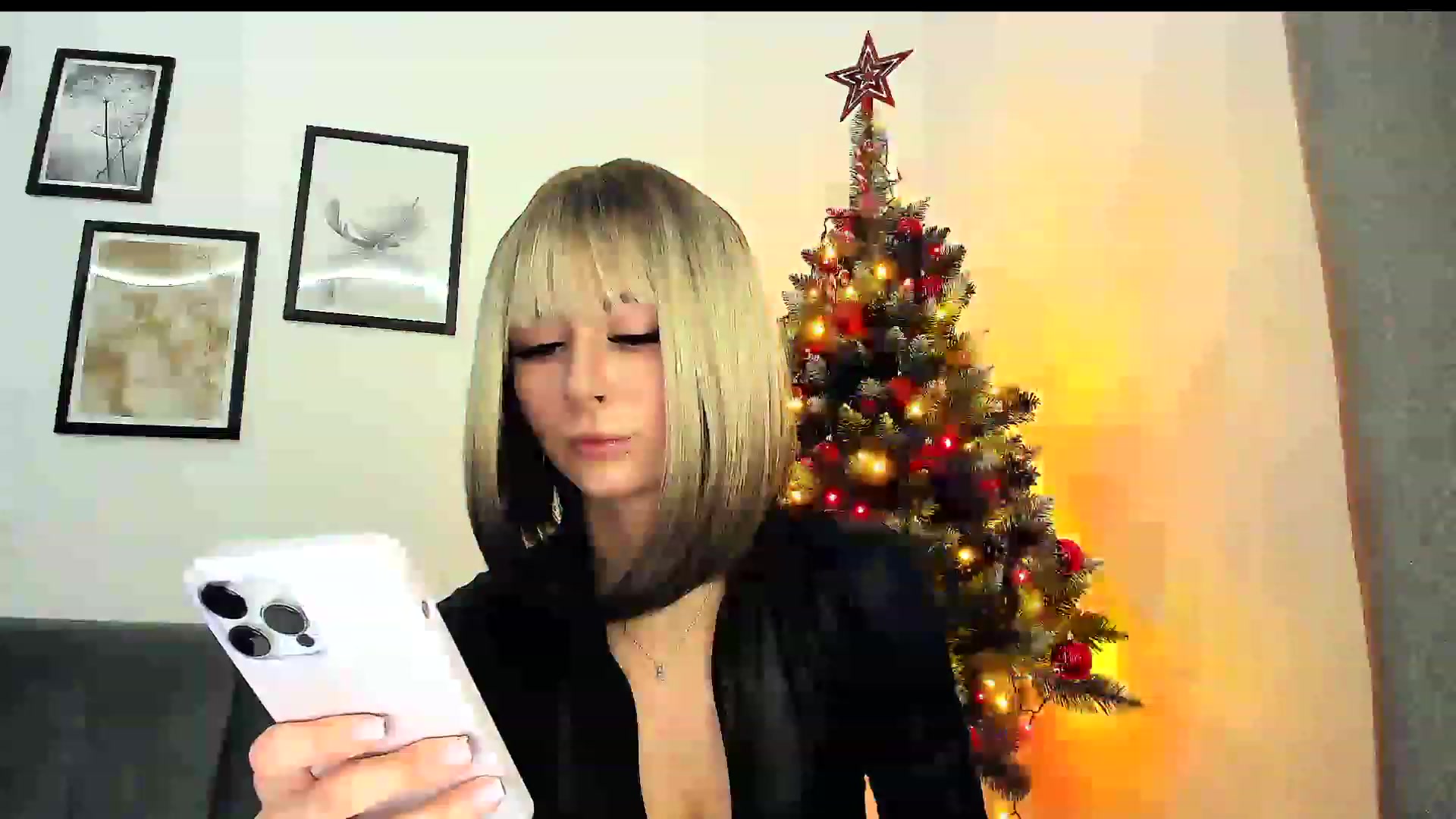 Gallery image thumbnail from Amber_Fry's myfreecams stream on, 12/12/2023, 13:32 image 12 of 20