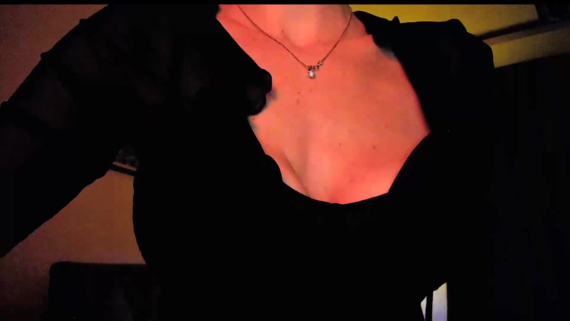 Gallery image thumbnail from Amber_Fry's myfreecams stream on, 12/17/2023, 16:37 image 11 of 20
