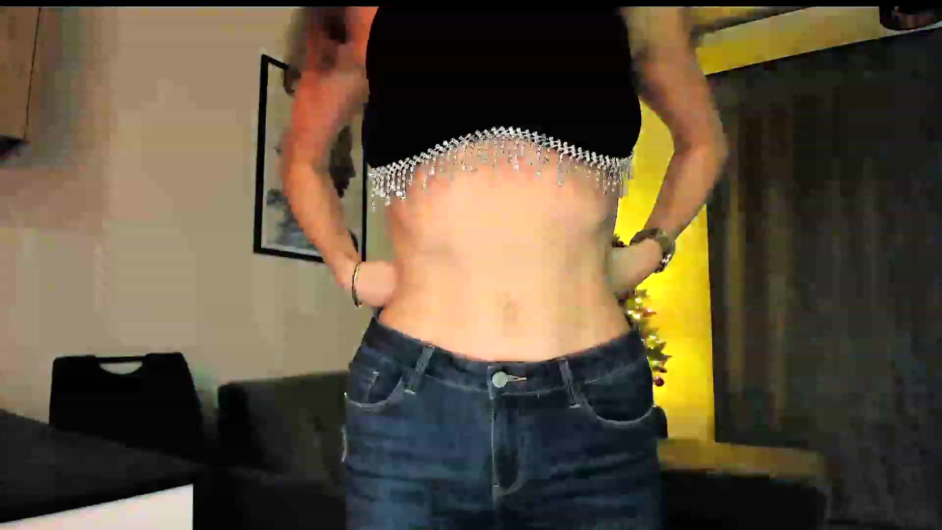 Gallery image thumbnail from Amber_Fry's myfreecams stream on, 12/19/2023, 14:48 image 17 of 20