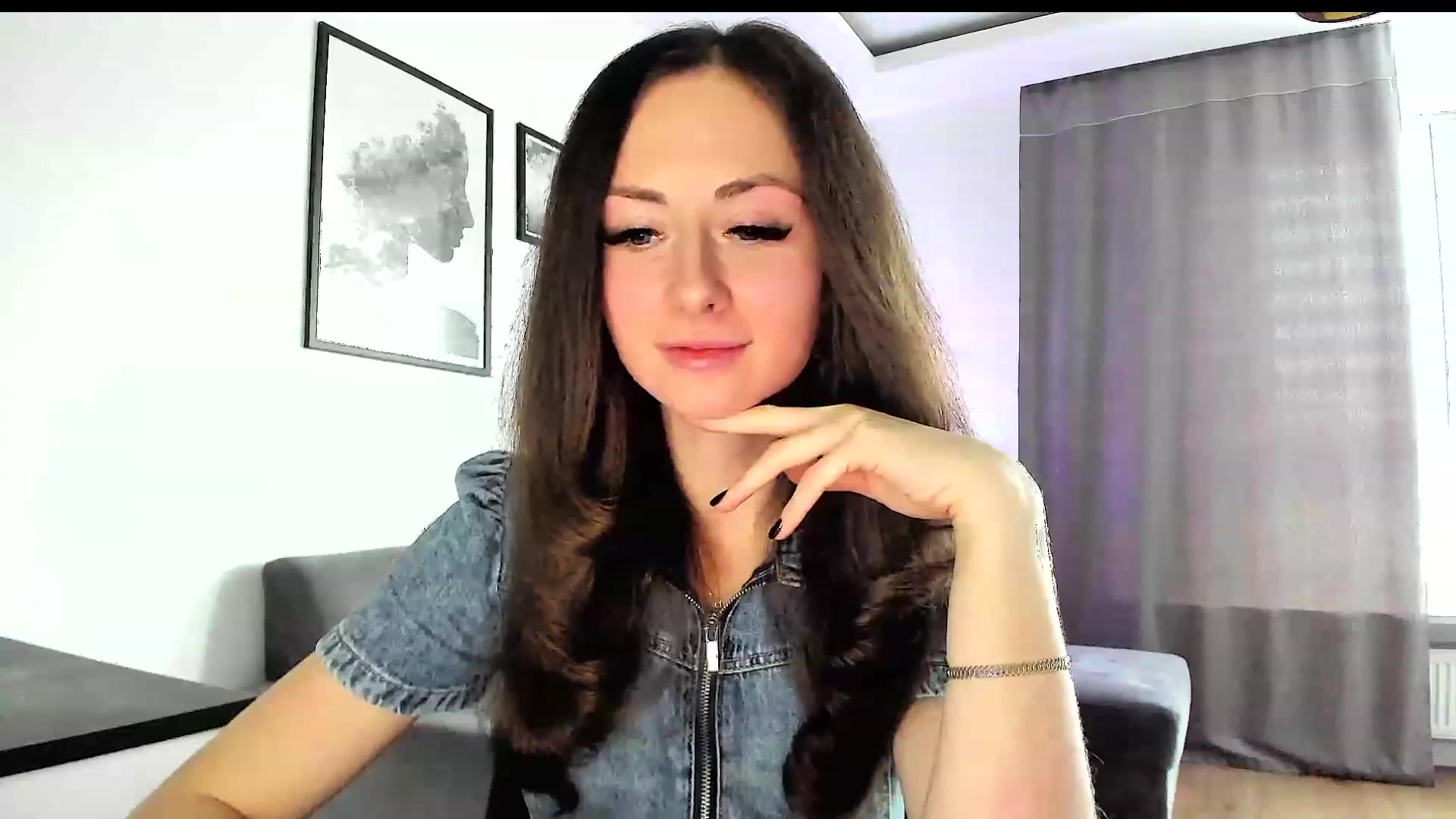 Gallery image thumbnail from Amber_Fry's myfreecams stream on, 12/23/2023, 14:18 image 11 of 20