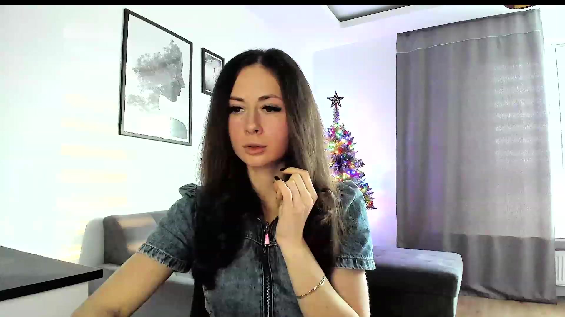 Gallery image thumbnail from Amber_Fry's myfreecams stream on, 12/23/2023, 14:18 image 13 of 20