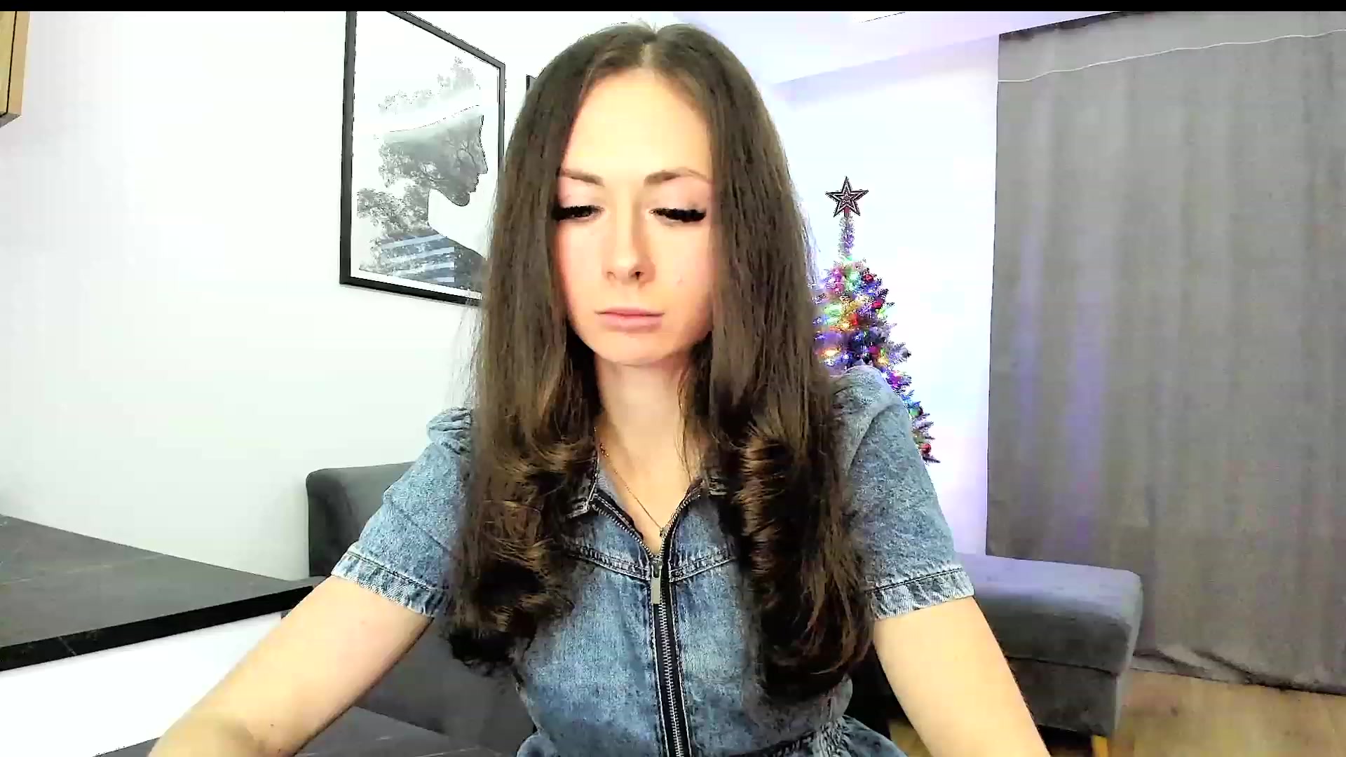 Gallery image thumbnail from Amber_Fry's myfreecams stream on, 12/23/2023, 15:35 image 7 of 20