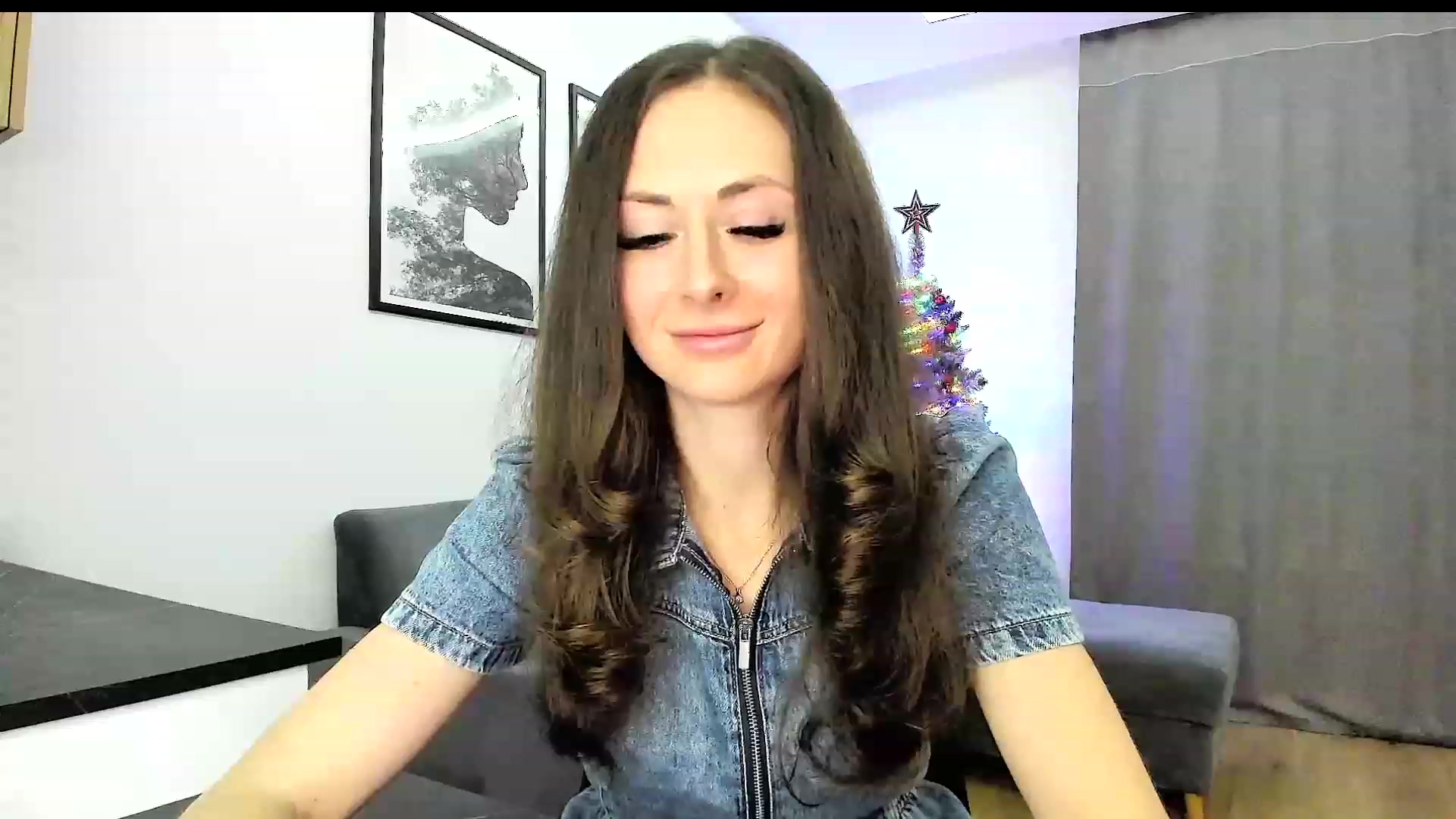 Gallery image thumbnail from Amber_Fry's myfreecams stream on, 12/23/2023, 15:35 image 13 of 20
