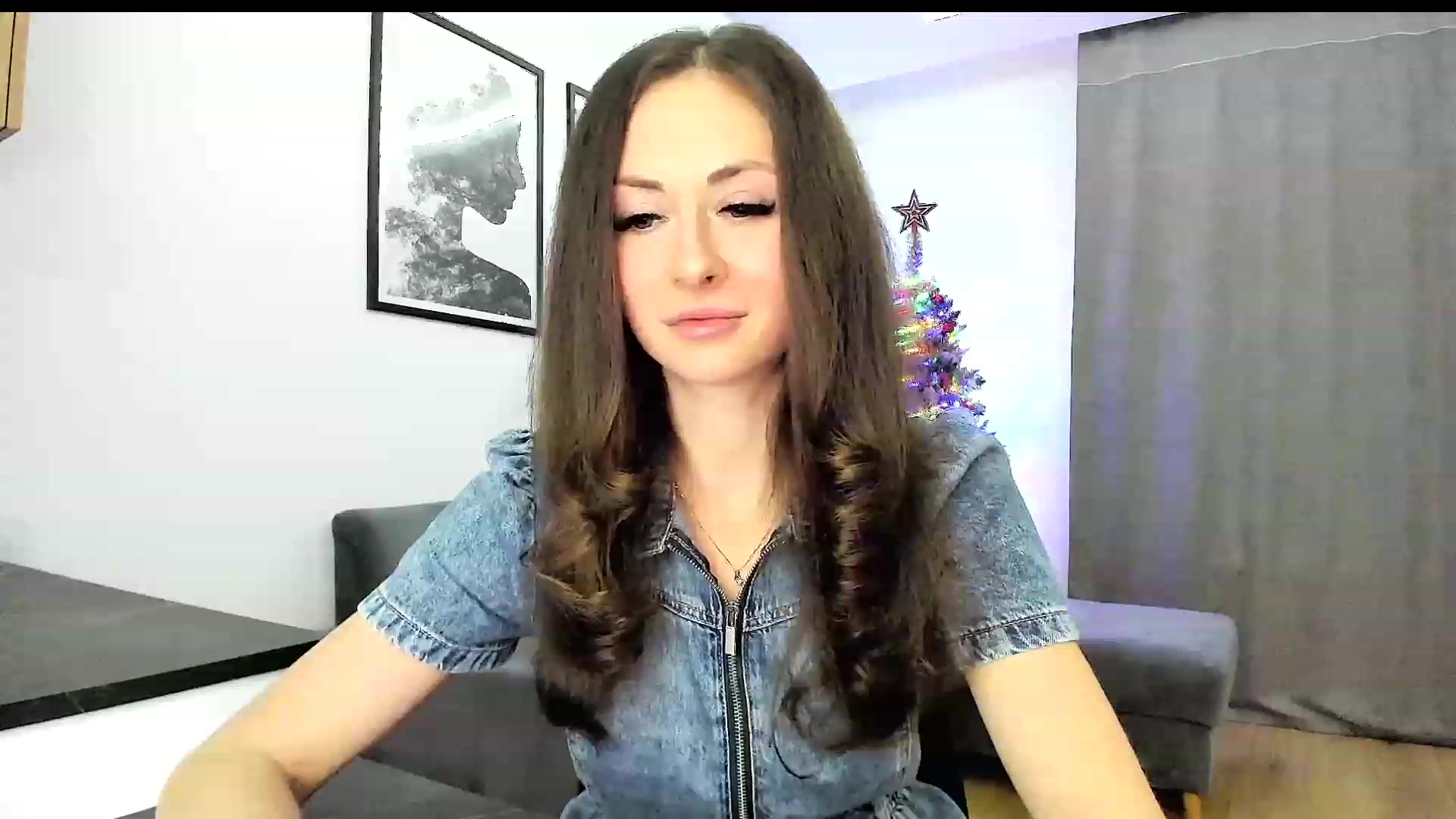Gallery image thumbnail from Amber_Fry's myfreecams stream on, 12/23/2023, 15:35 image 14 of 20