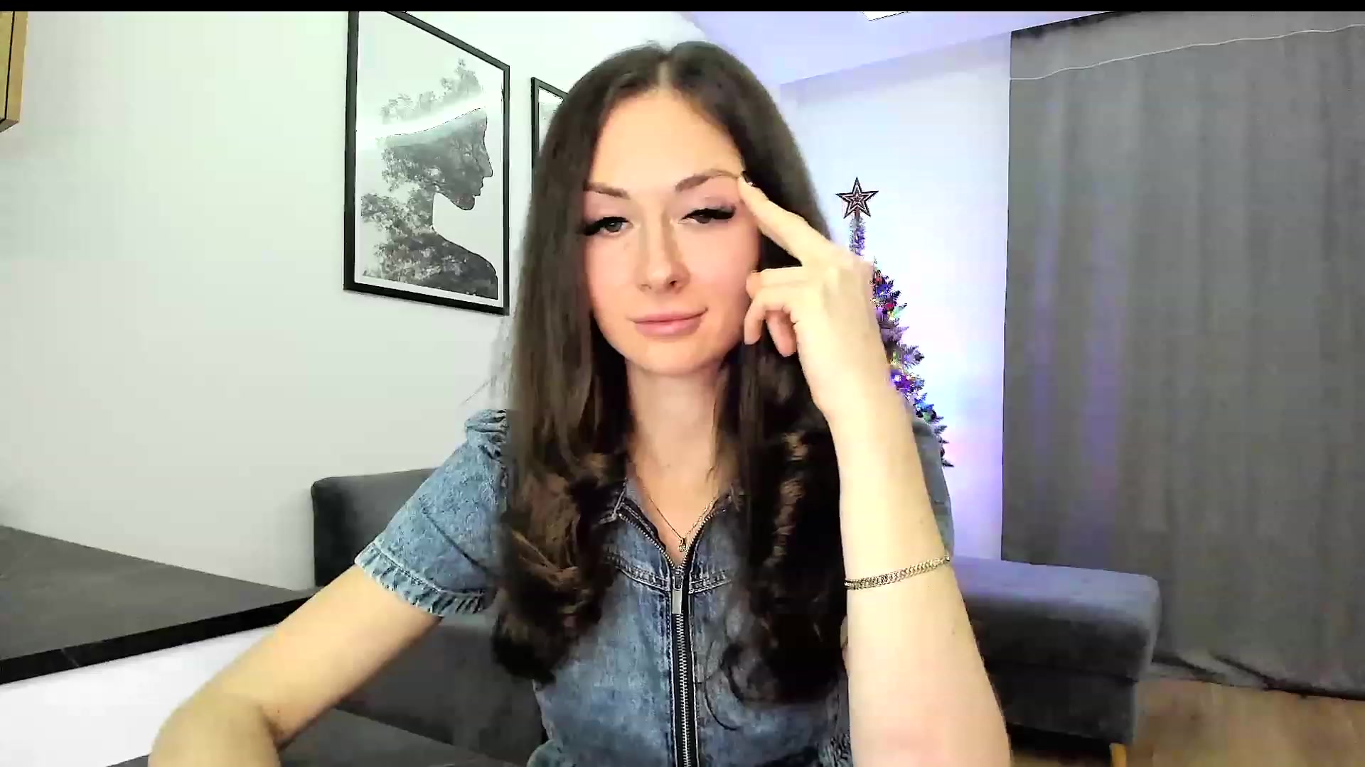 Gallery image thumbnail from Amber_Fry's myfreecams stream on, 12/23/2023, 15:35 image 16 of 20