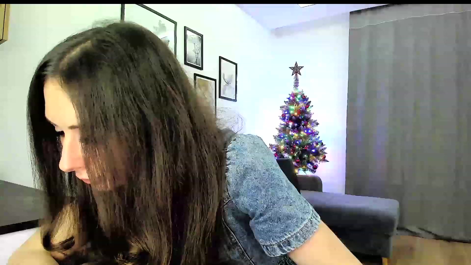 Gallery image thumbnail from Amber_Fry's myfreecams stream on, 12/23/2023, 15:35 image 12 of 20