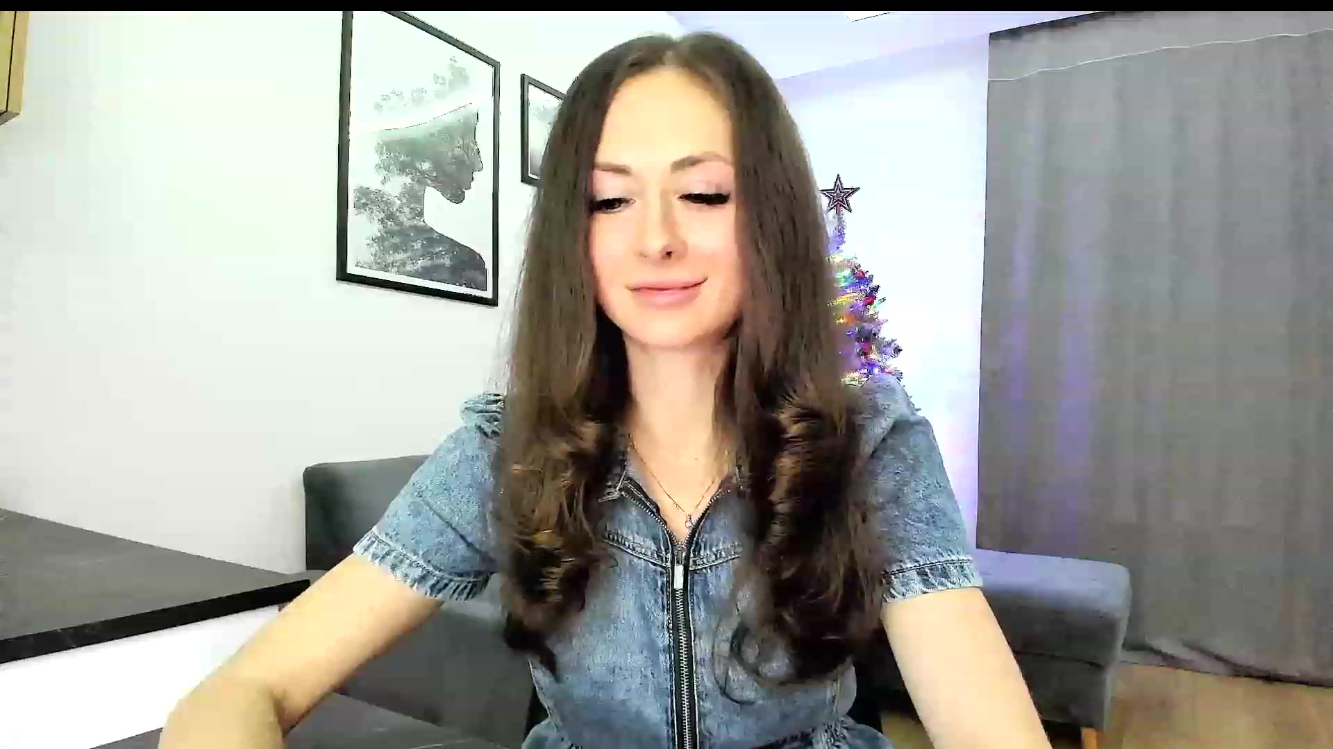 Gallery image thumbnail from Amber_Fry's myfreecams stream on, 12/23/2023, 15:35 image 10 of 20